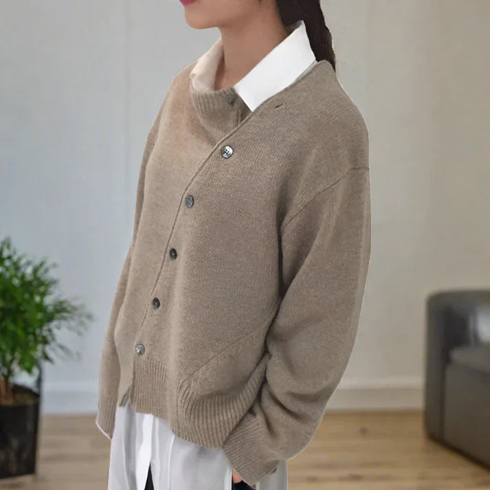 Manuela - Zachte Gebreide Cardigan met Schuine Knopenrij | Comfort en Stijl